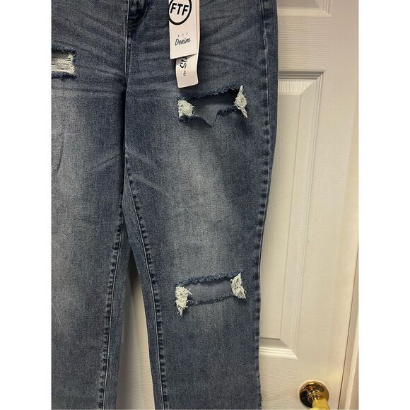 Fit To Figure The Straight Leg Distressed Jeans sz 16 NWT - Picture 4 of 8